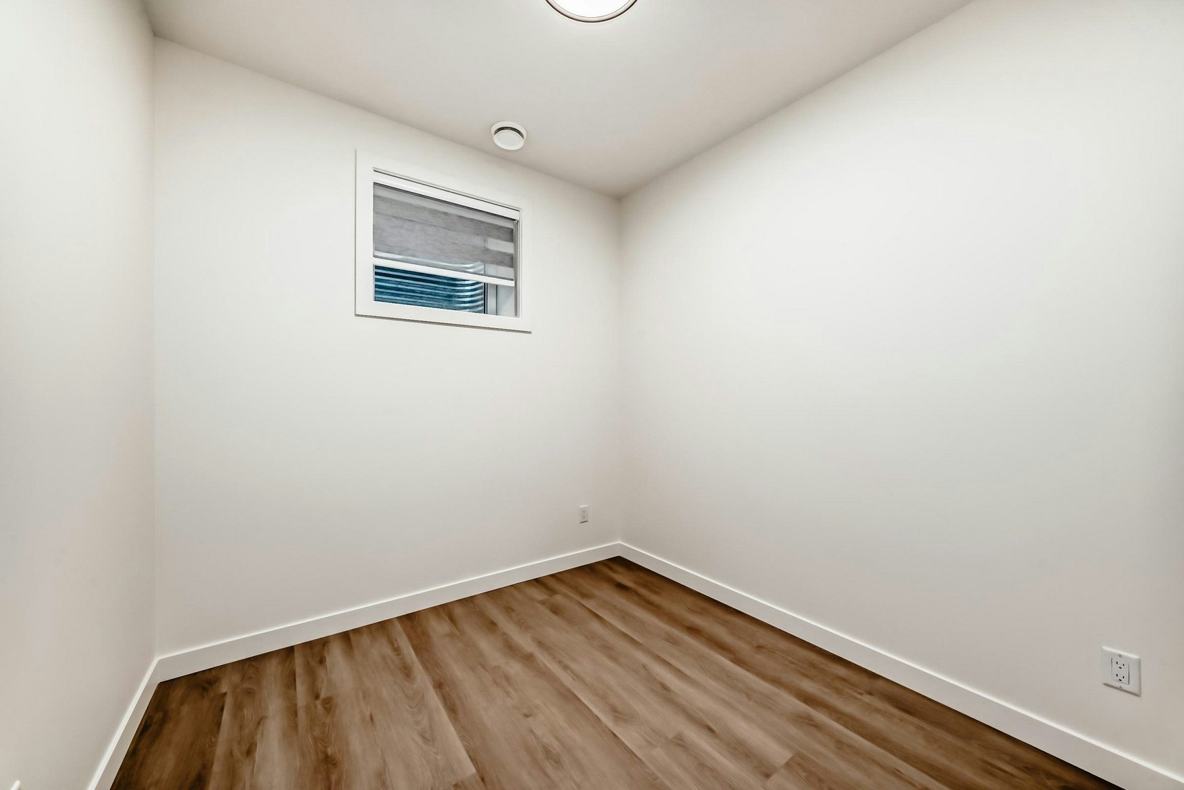 15720 103 Avenue Northwest, Edmonton, AB, T5P 0P6 - 15