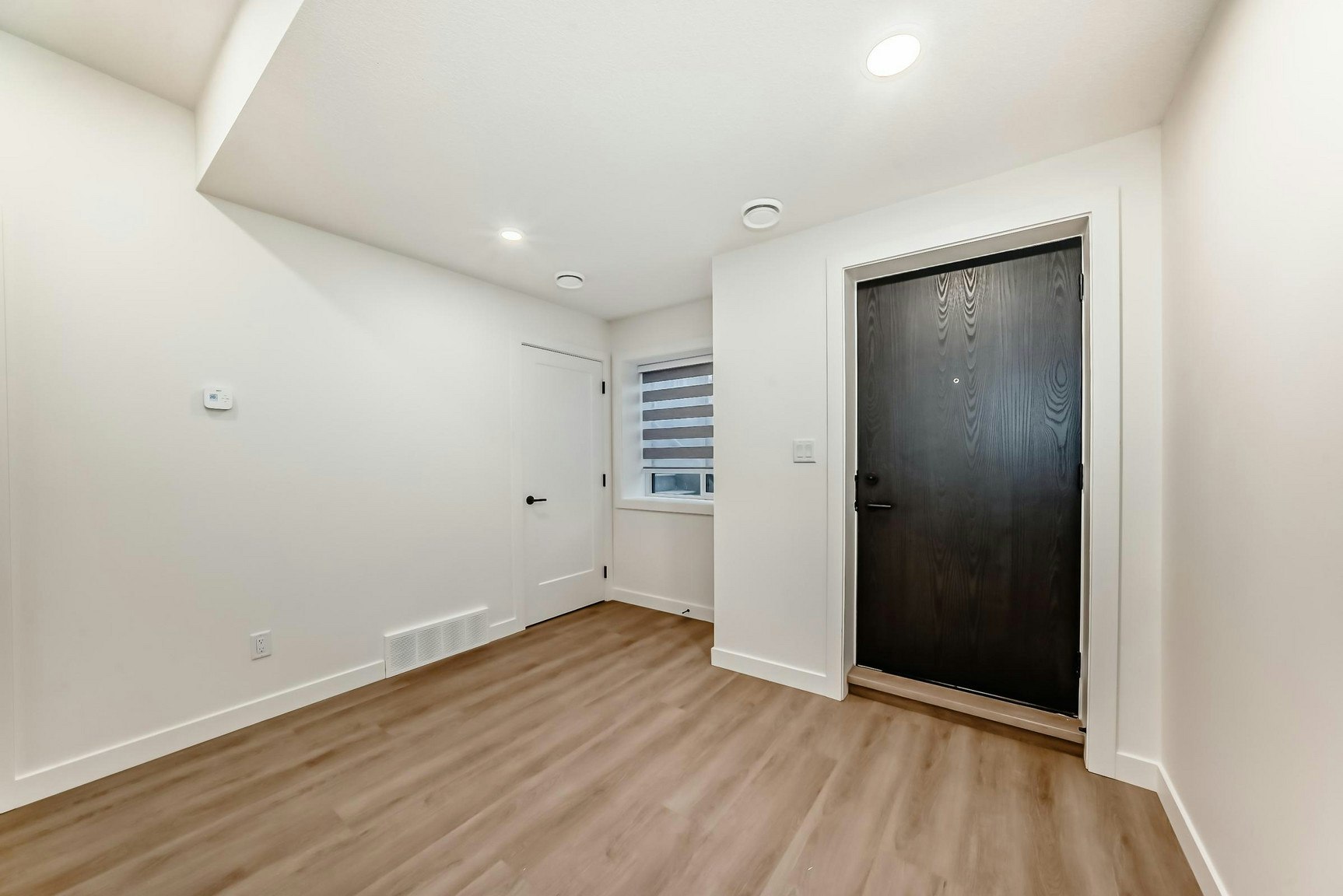 15720 103 Avenue Northwest, Edmonton, AB, T5P 0P6 - 4