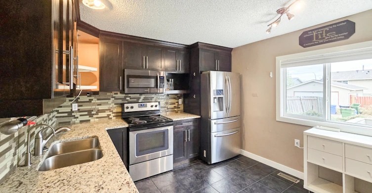 136 Castlegreen Close Northeast, Calgary, AB, T3J 1Y6 - 2