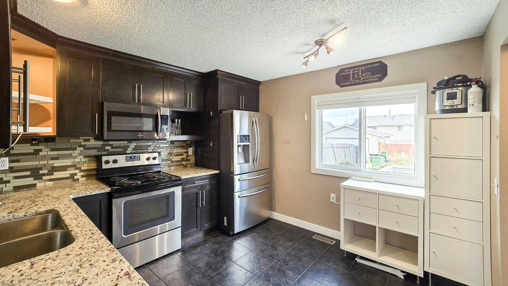 136 Castlegreen Close Northeast, Calgary, AB, T3J 1Y6 - 3