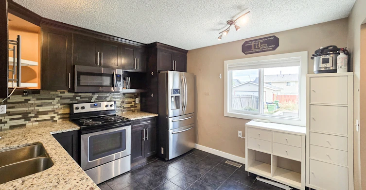 136 Castlegreen Close Northeast, Calgary, AB, T3J 1Y6 - 3