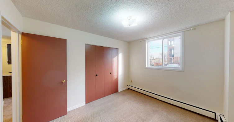 2420 1 Street Northwest, Calgary, AB, T2M 2T9 - 6