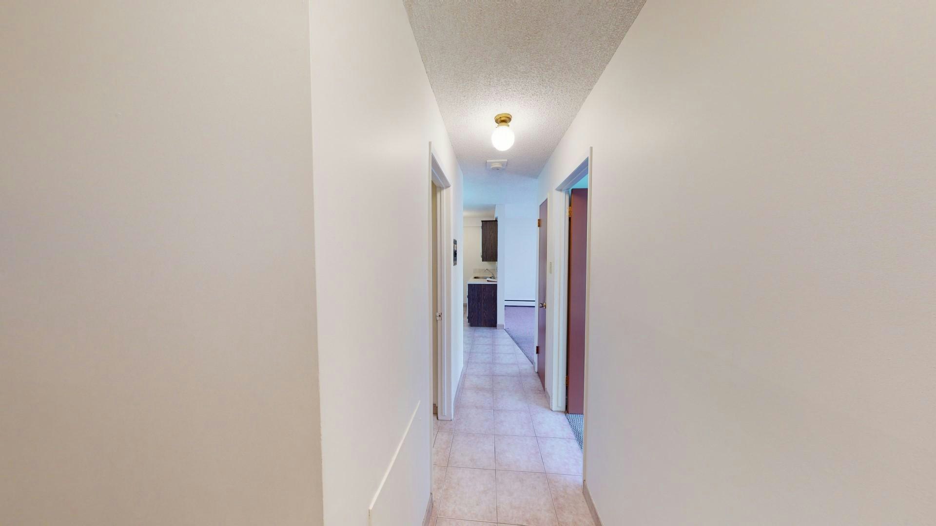 2420 1 Street Northwest, Calgary, AB, T2M 2T9 - 5