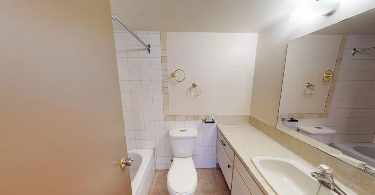 2420 1 Street Northwest, Calgary, AB, T2M 2T9 - 8