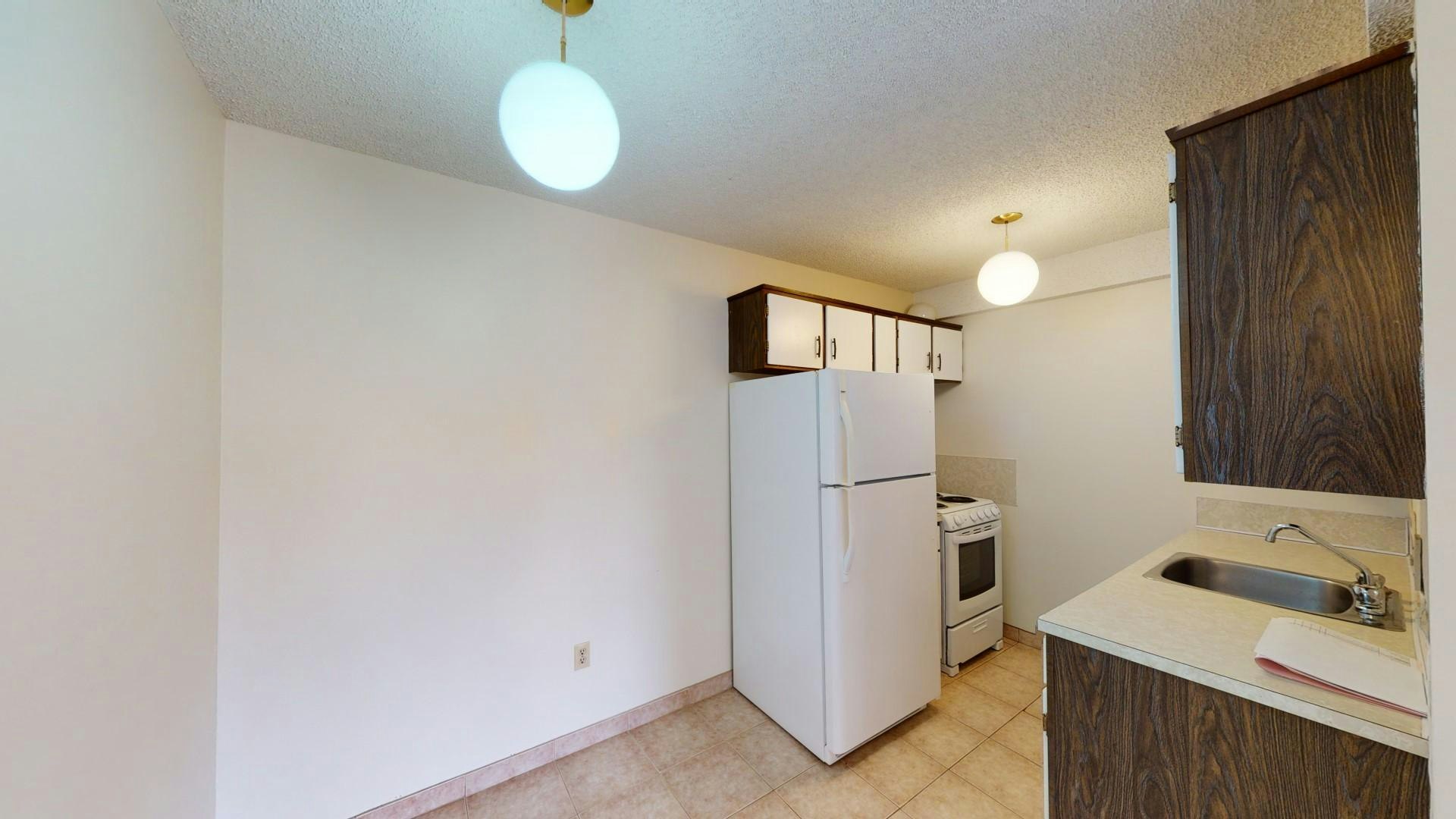2420 1 Street Northwest, Calgary, AB, T2M 2T9 - 4