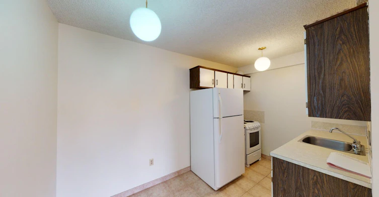 2420 1 Street Northwest, Calgary, AB, T2M 2T9 - 4