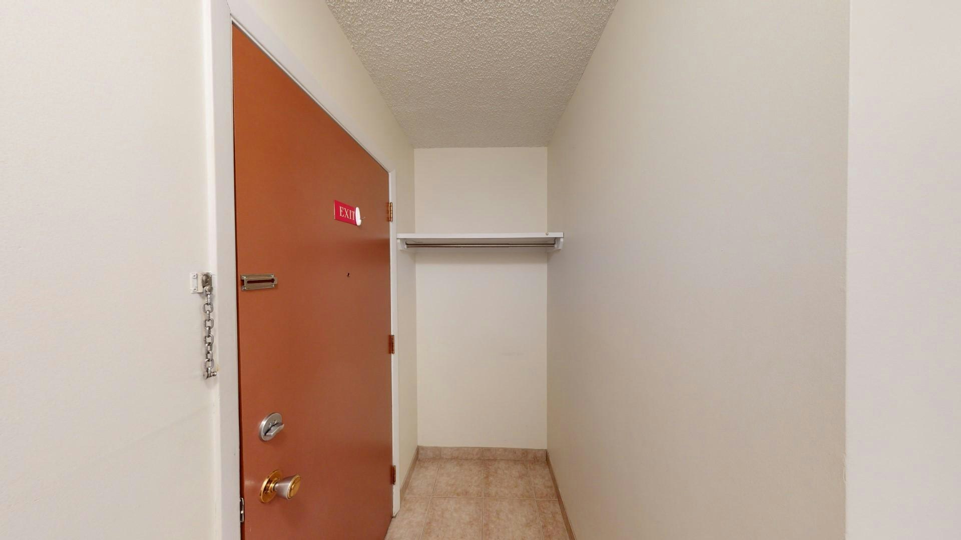 2420 1 Street Northwest, Calgary, AB, T2M 2T9 - 7