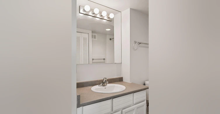 1959 Marine Drive, North Vancouver, BC, V7P 3G1 - 8