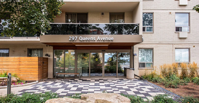 00310-297 Queens Avenue, Oakville, ON, L6H 2B4 - 13