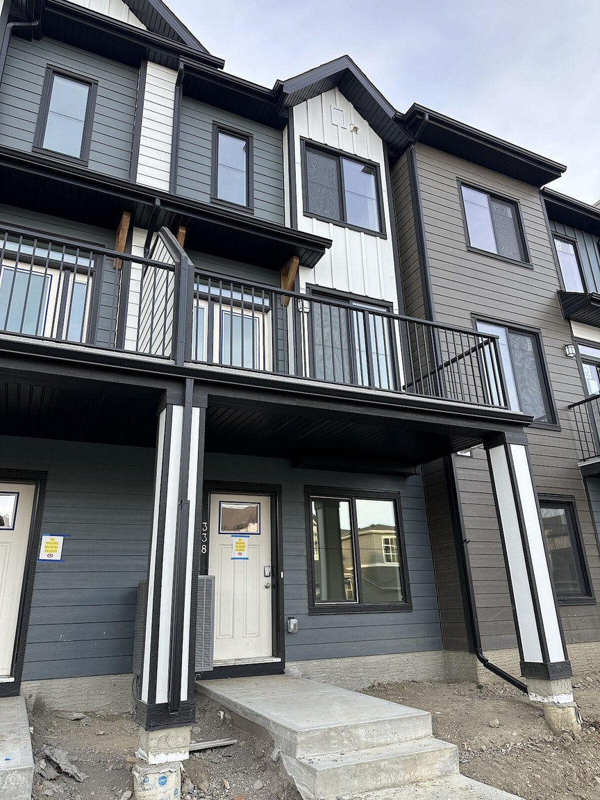 338 Seton Villas Se, Calgary, AB, T3M 3T8