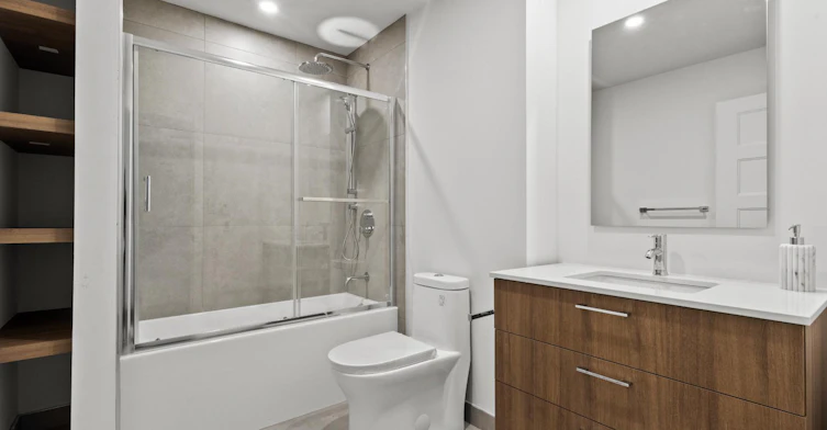 220 Harwood Boulevard, Vaudreuil-Dorion, QC, J7V 1Y4 - 2