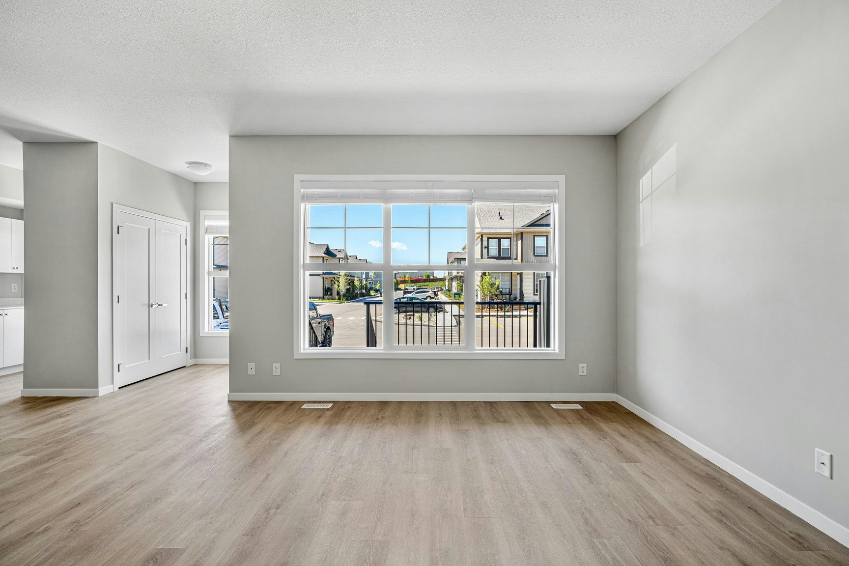 320 Heartland Crescent, Cochrane, AB, T4C 2P7 - 4