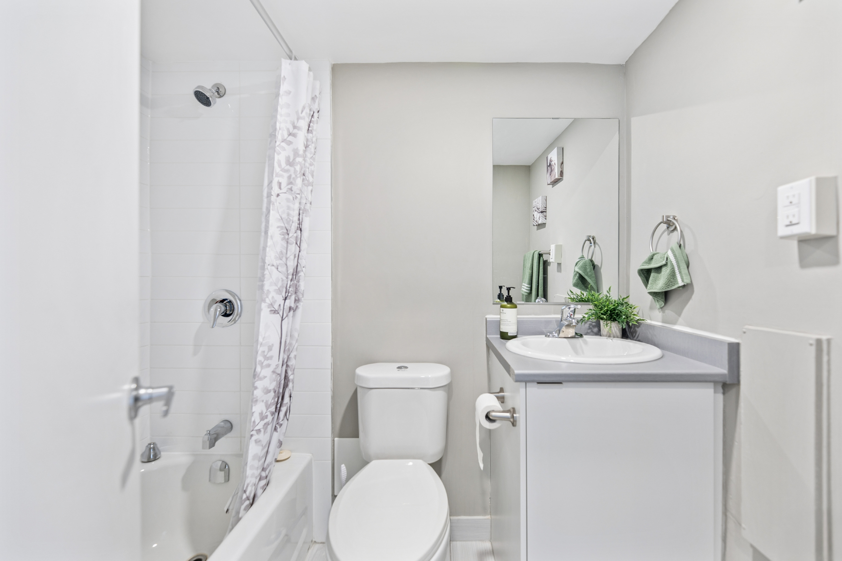 0121-1577 Lawrence Avenue West, Toronto, ON, M6L 1C4 - 10