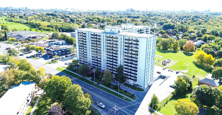 0121-1577 Lawrence Avenue West, Toronto, ON, M6L 1C4 - 2