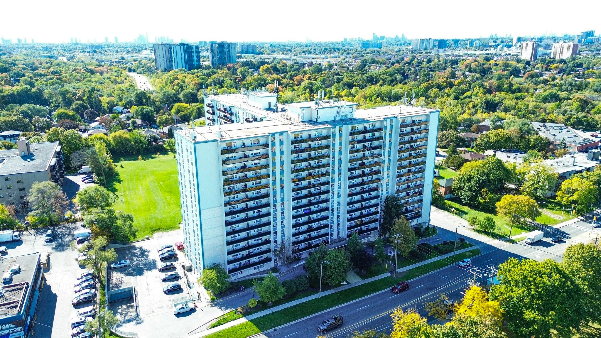 0624-1577 Lawrence Avenue West, Toronto, ON, M6L 1C4 - 17