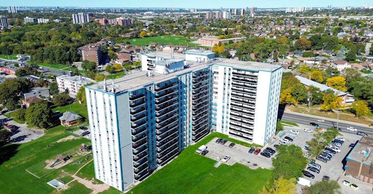0624-1577 Lawrence Avenue West, Toronto, ON, M6L 1C4 - 3