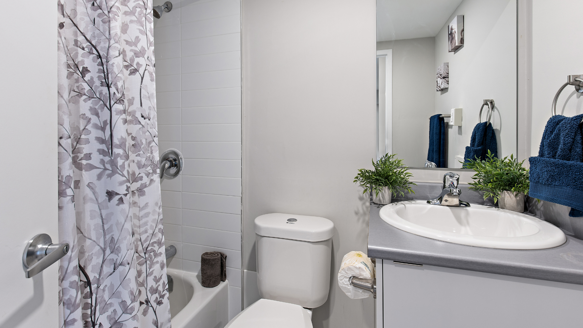 1577 Lawrence Avenue West, Toronto, ON, M6L 1C4 - 10