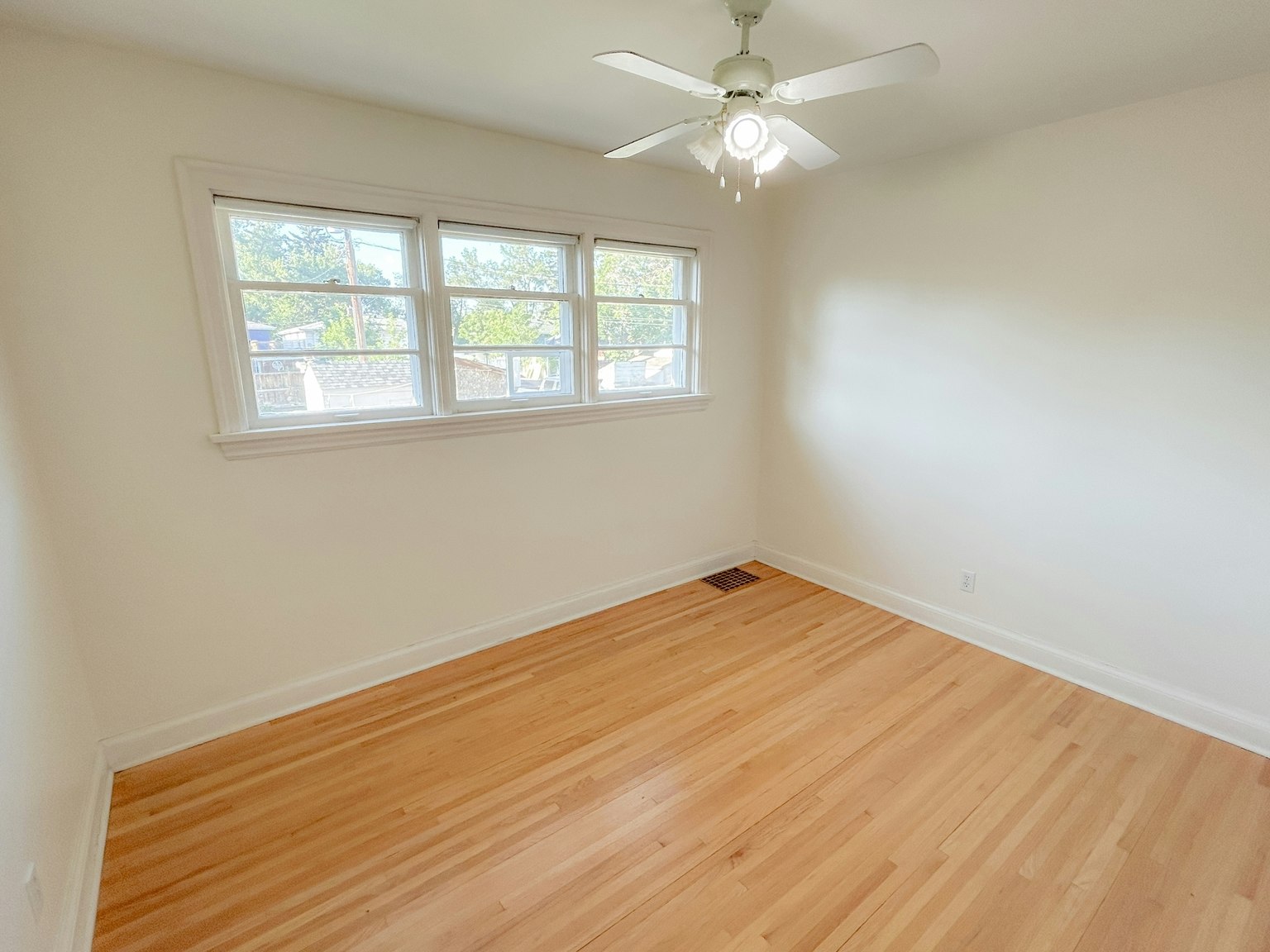 2712 A Sinton Avenue, Regina, SK, S4S 1K1 - 5
