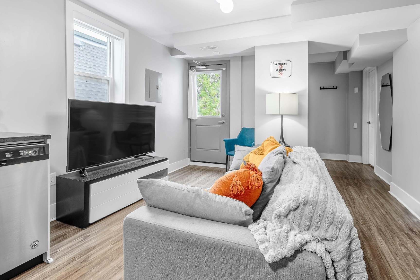 3B-388 Chapel Street, Ottawa, ON, K1N 7Z6 4