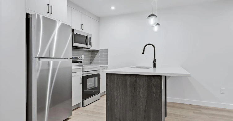 1719 38 Avenue Southwest, Calgary, AB, T2T 6V6 - 2