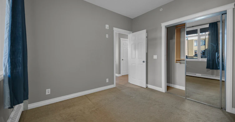432-990 Centre Avenue Northeast, Calgary, AB, T2E 2M9 - 5