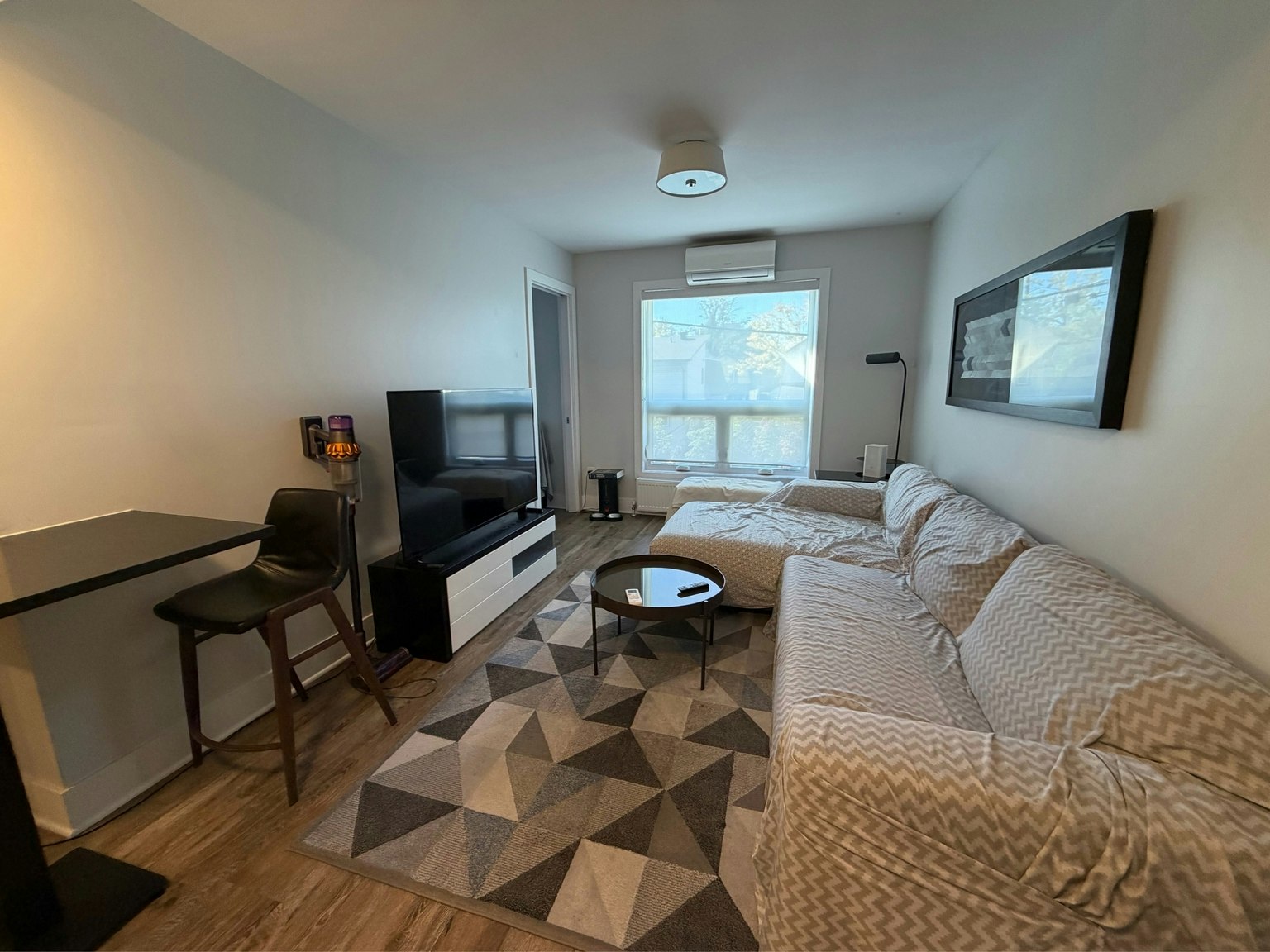201-238 Carruthers Avenue, Ottawa, ON, K1Y 1N9 2