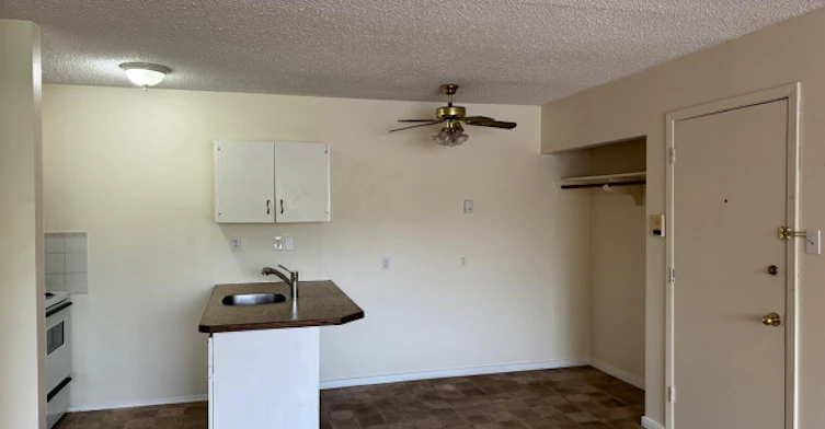 5806 52 Avenue, Red Deer, AB, T4N 4K4 - 4