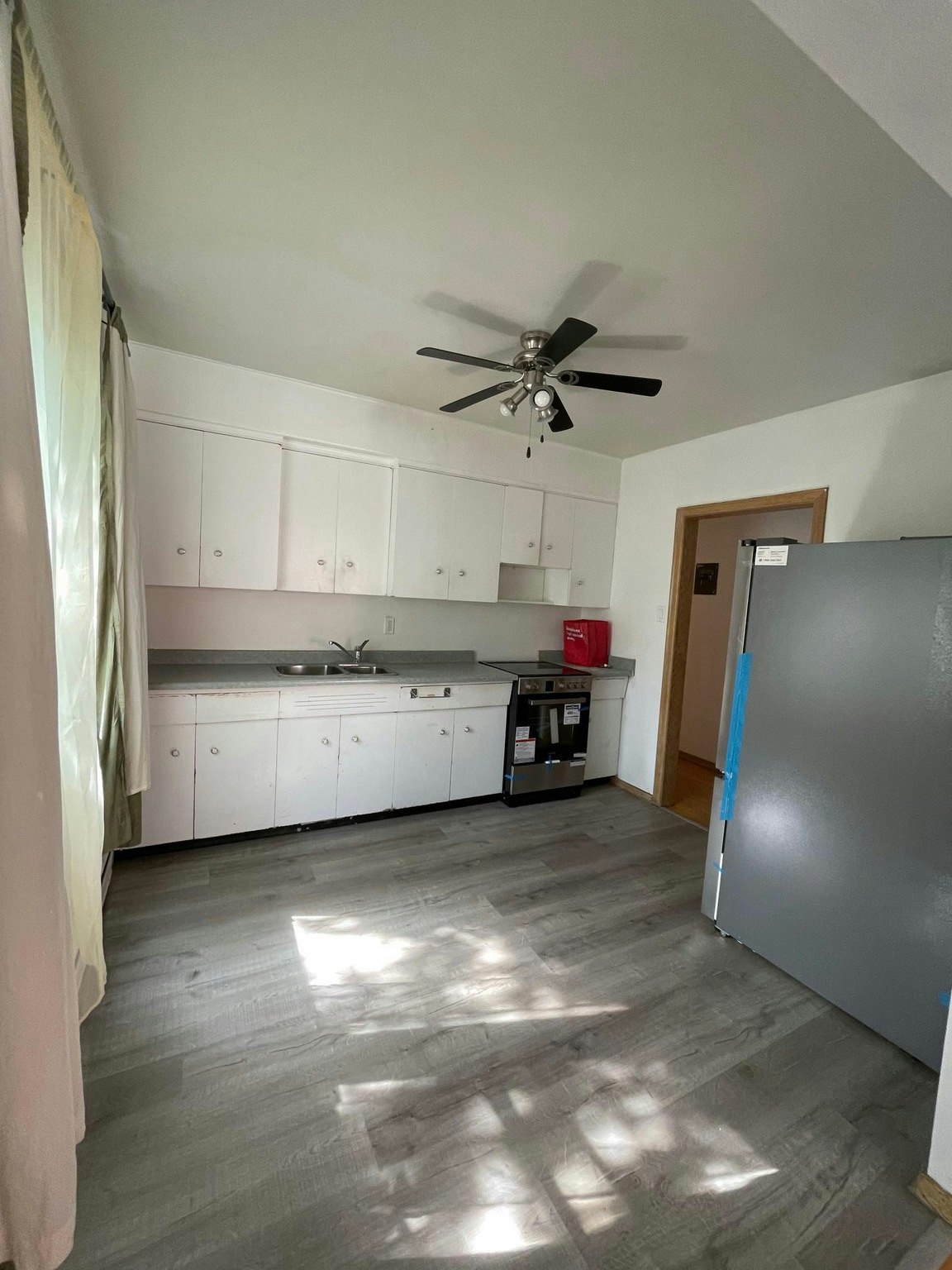 10-10159 115 Street Northwest, Edmonton, AB, T5K 1T3 - 11