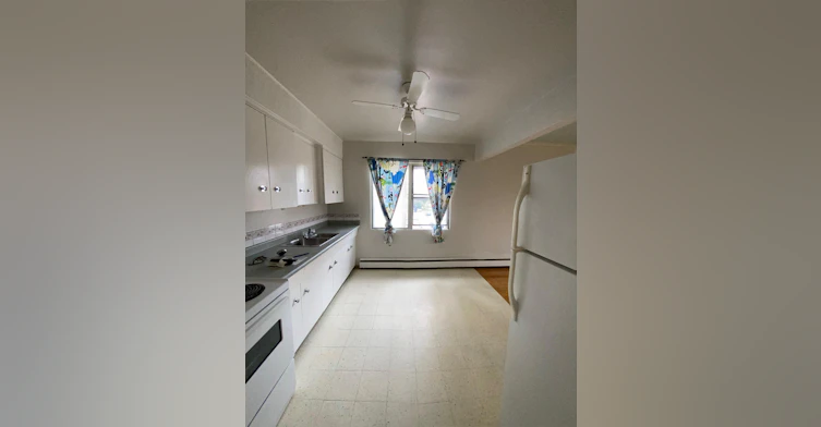 10159 115 Street Northwest, Edmonton, AB, T5K 1T3 - 7