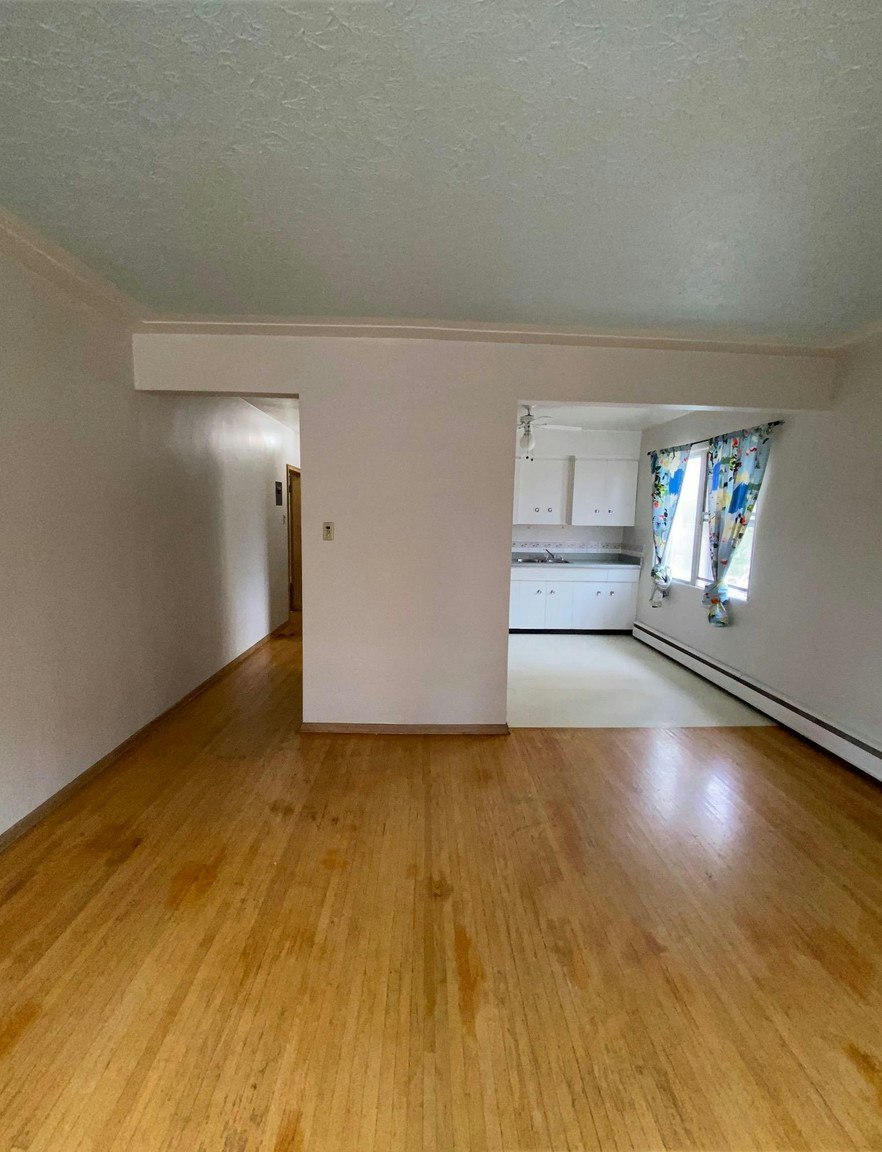 10159 115 Street Northwest, Edmonton, AB, T5K 1T3 - 4