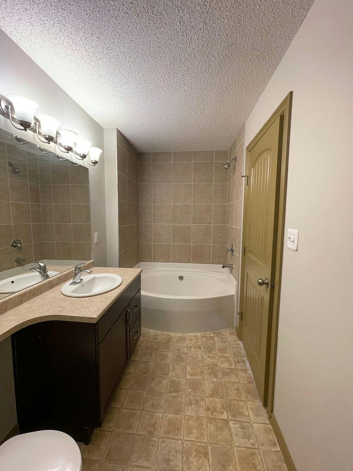 9467 213 Street Northwest, Edmonton, AB, T5T 4C7 - 25