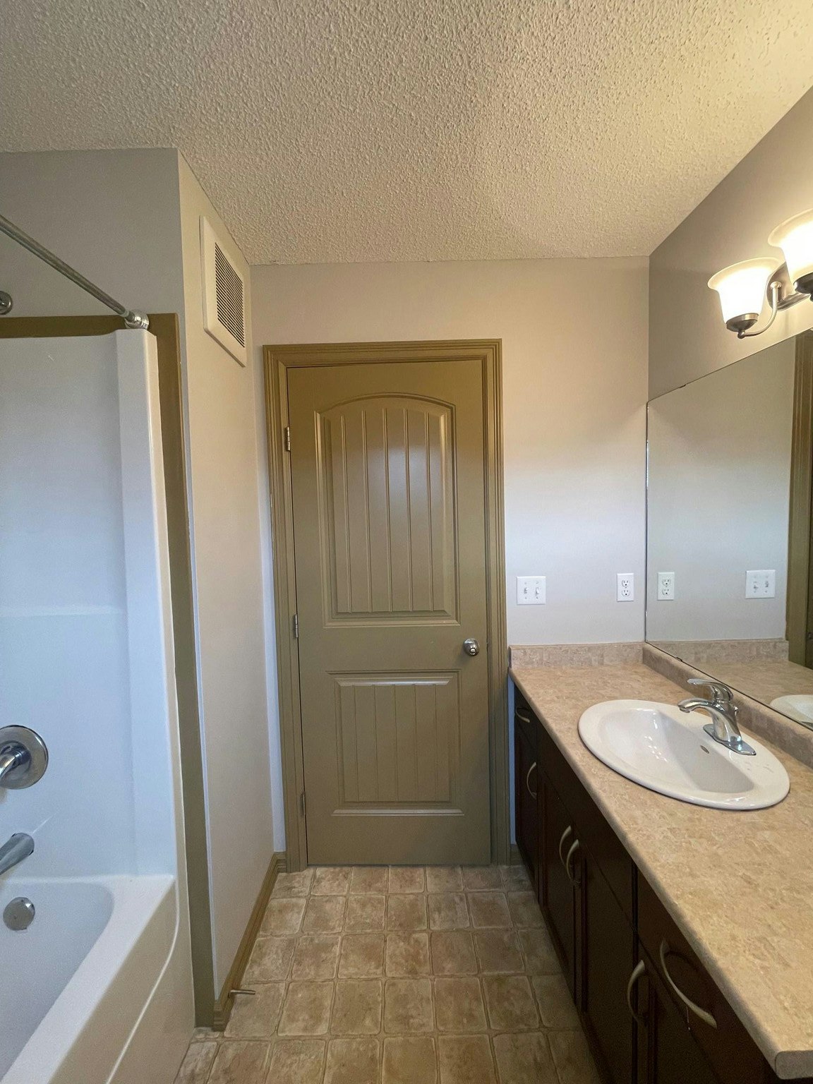 9467 213 Street Northwest, Edmonton, AB, T5T 4C7 - 22