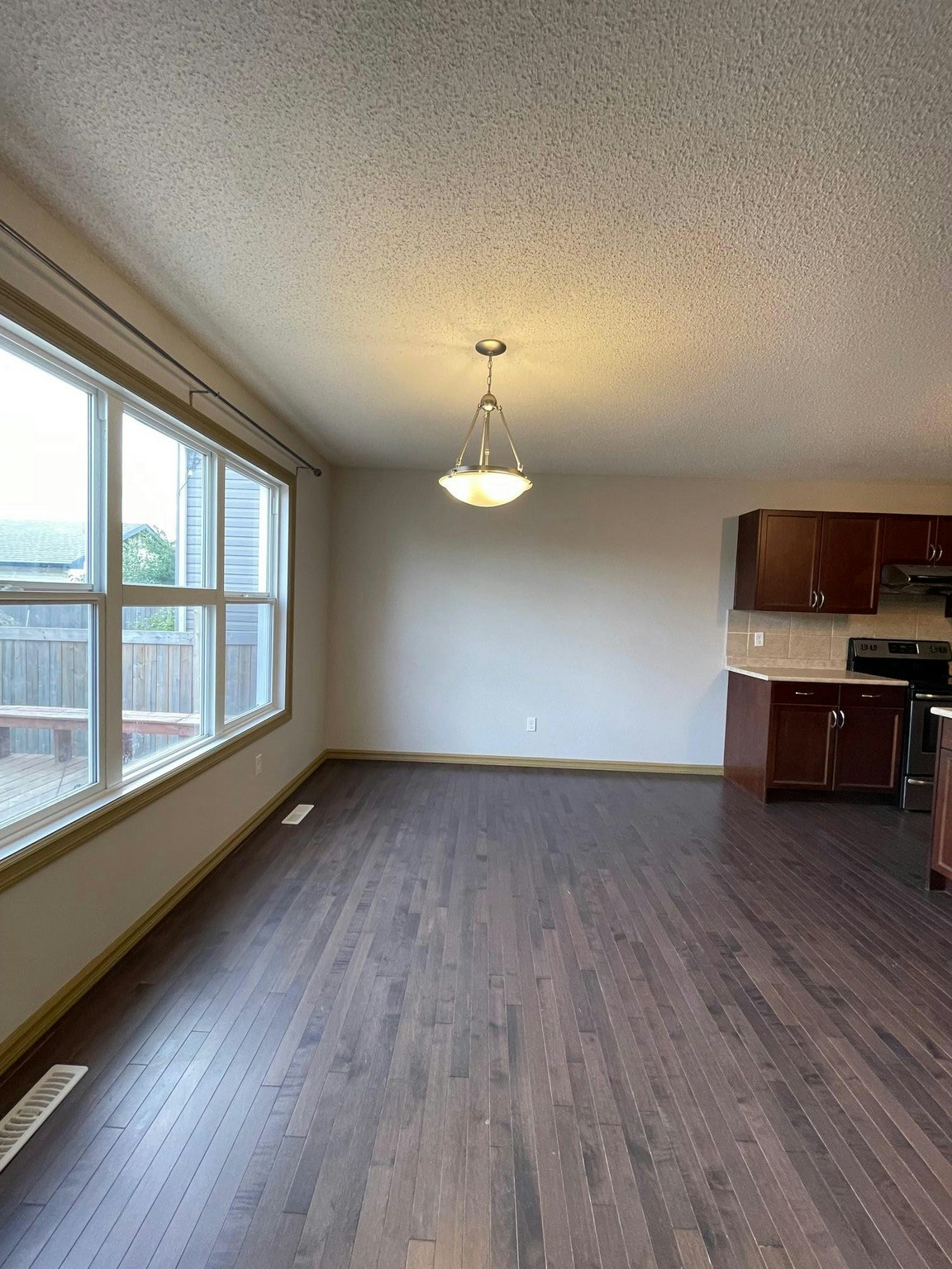 9467 213 Street Northwest, Edmonton, AB, T5T 4C7 - 4