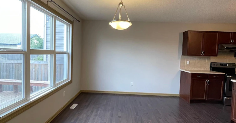 9467 213 Street Northwest, Edmonton, AB, T5T 4C7 - 4