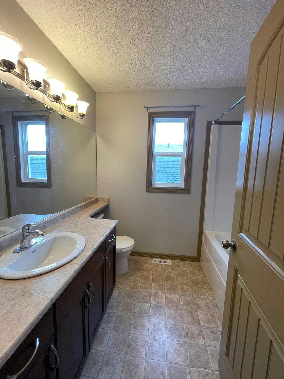 9467 213 Street Northwest, Edmonton, AB, T5T 4C7 - 23