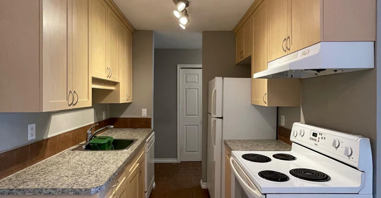 204-9904 90 Avenue Northwest, Edmonton, AB, T6E 2T3 - 7