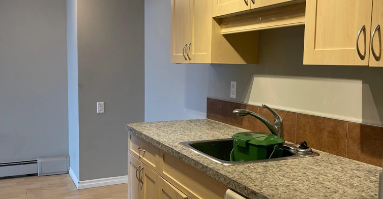 204-9904 90 Avenue Northwest, Edmonton, AB, T6E 2T3 - 2