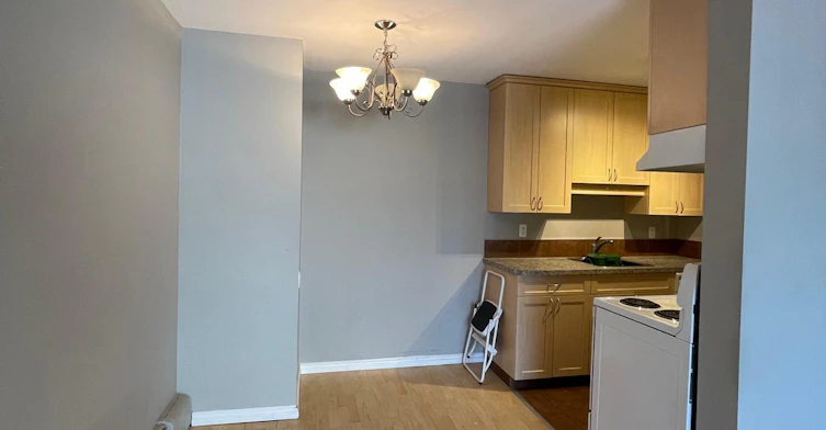 204-9904 90 Avenue Northwest, Edmonton, AB, T6E 2T3 - 9