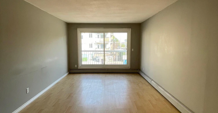 204-9904 90 Avenue Northwest, Edmonton, AB, T6E 2T3 - 8