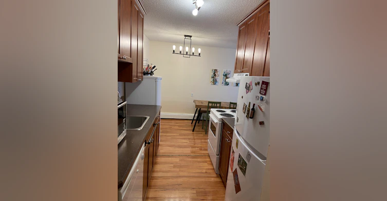 202-9904 90 Avenue Northwest, Edmonton, AB, T6E 2T3 - 5
