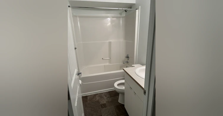 6408-6404 119 Avenue, Edmonton, AB, T5W 2Z5 - 8