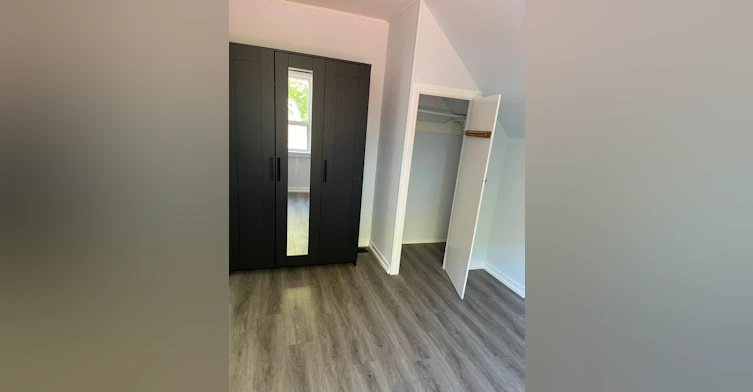 2-1 Southmead Road, Toronto, ON, M4A 2L9