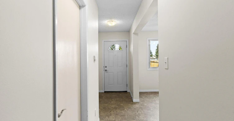 7308 178 Street Northwest, Edmonton, AB, T5T 2H4 - 3