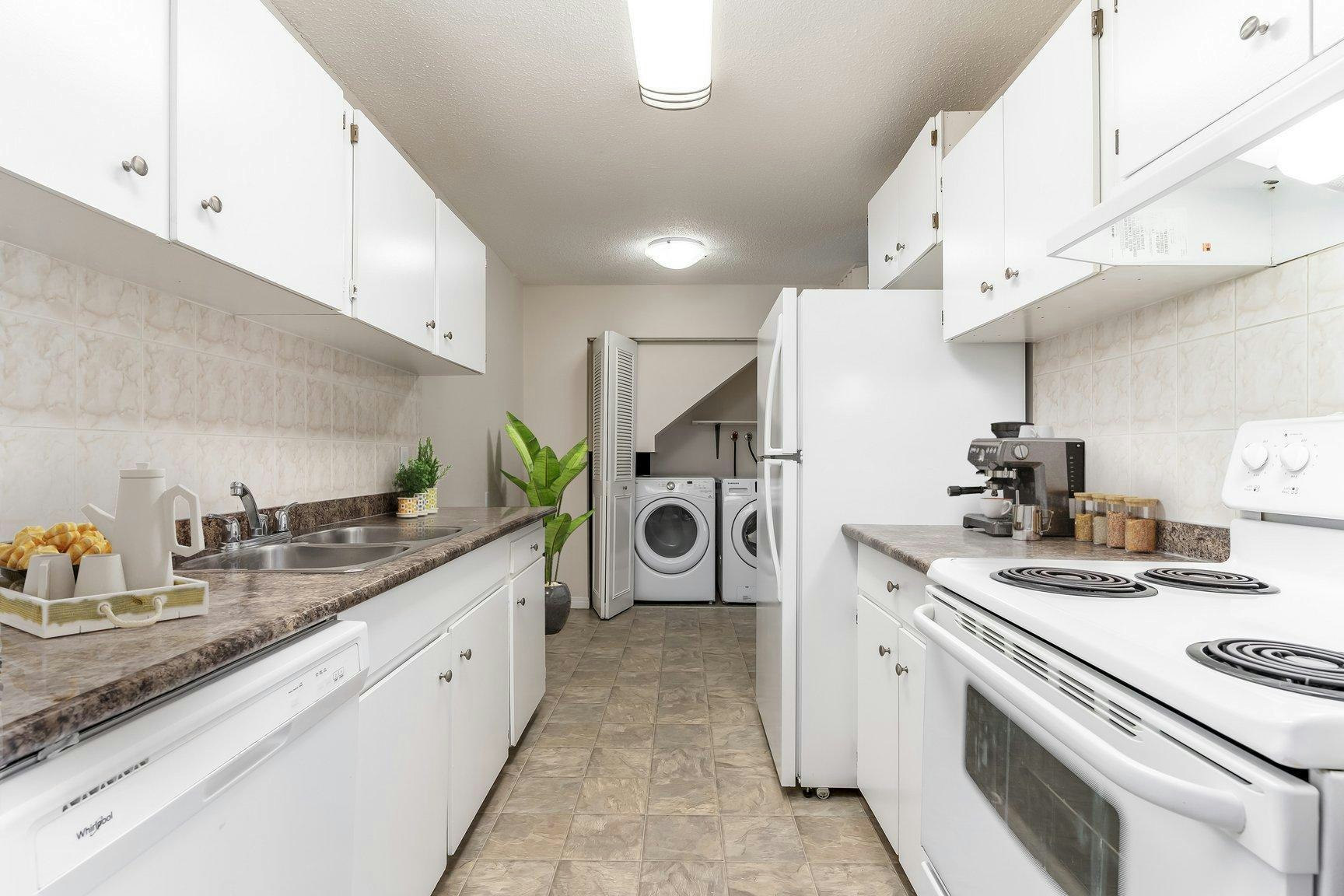 107 Hillcrest Place, Edmonton, AB, T5R 5X6 - 3