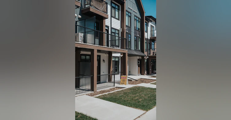14747-180 Lucas Parade Northwest, Calgary, AB, T3P 1H9 - 4
