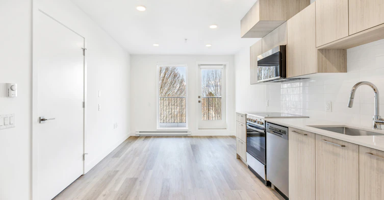 434-8605 Laurel Street, Vancouver, BC, V6P 0K4 - 2
