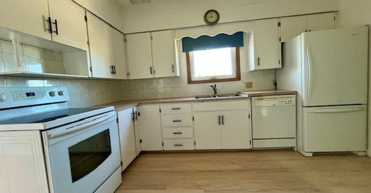 117 1 Street Southeast, Redcliff, AB, T0J 2P0 - 4