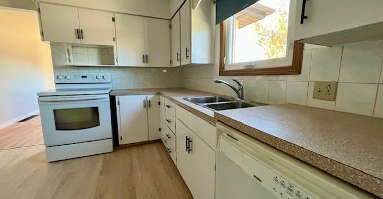 117 1 Street Southeast, Redcliff, AB, T0J 2P0 - 3