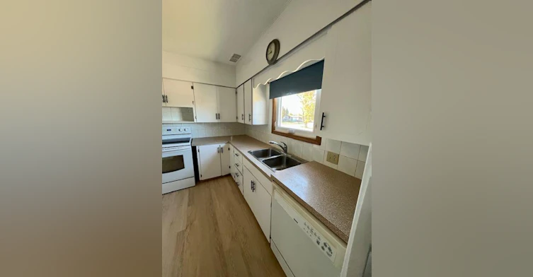 117 1 Street Southeast, Redcliff, AB, T0J 2P0 - 2