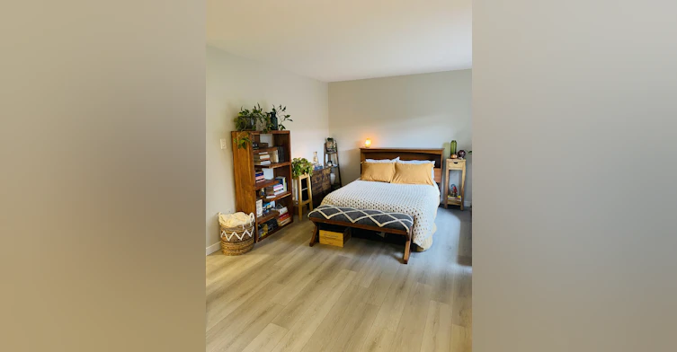101-1777 Frances Street, Vancouver, BC, V5L 4Y6